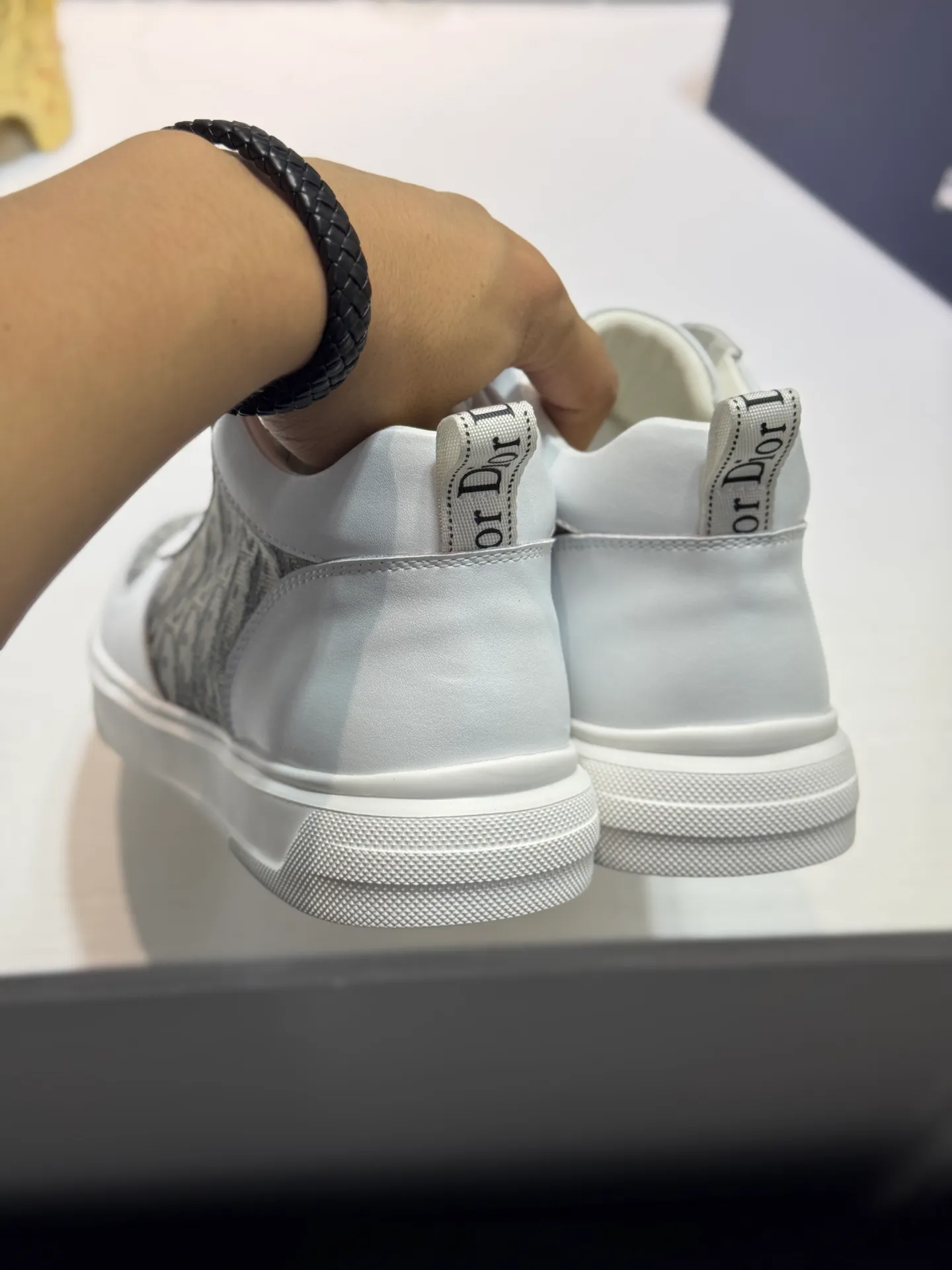 Men's men's shoes 💰420 [New model] 🌂🌂Dior (Dior) 🆕 mid-top B02 casual shoes, carefully made of first-layer cowhide with canvas, comfortable and breathable ~ rubber sole, enhances style. Fashionable and versatile, it can complement any look. Featuring an exquisite design that is uniquely dynamic and modern, this shoe is part of Dior's legacy and embodies modern elegance. Size: 38-44 (45 customized